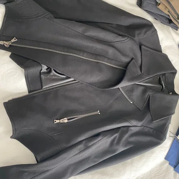 Tahari Blazer - Picture 3 of 3